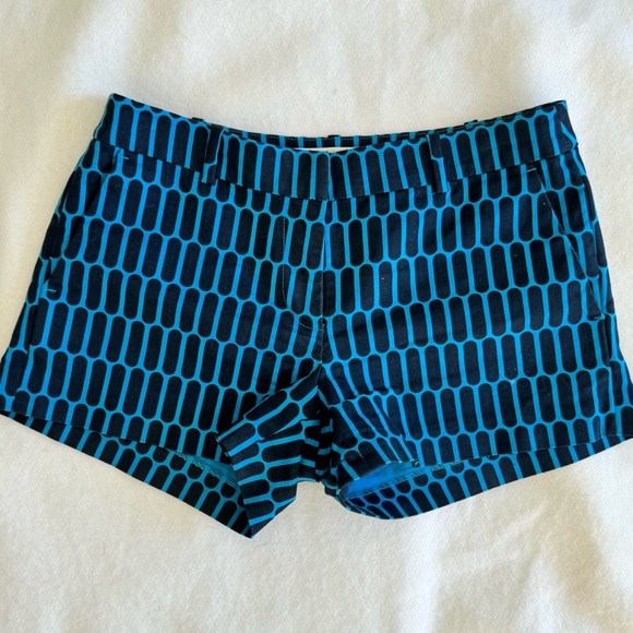 Michael Kors Geometric Modern Shorts Inseam 2.5” Size 2 - Picture 3 of 7